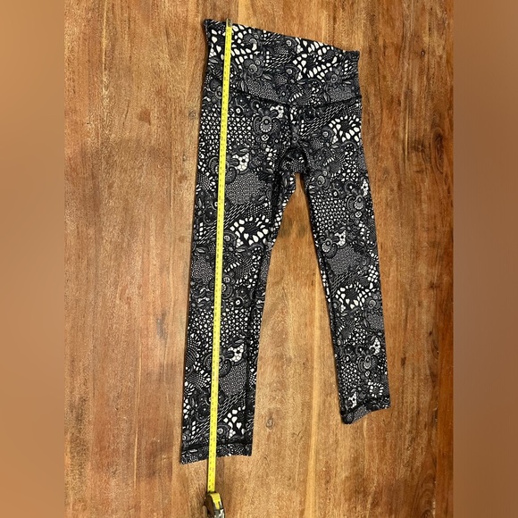 Lululemon Wunder Under Crop III Pretty‎ Lace White Black size 4 - Picture 8 of 10